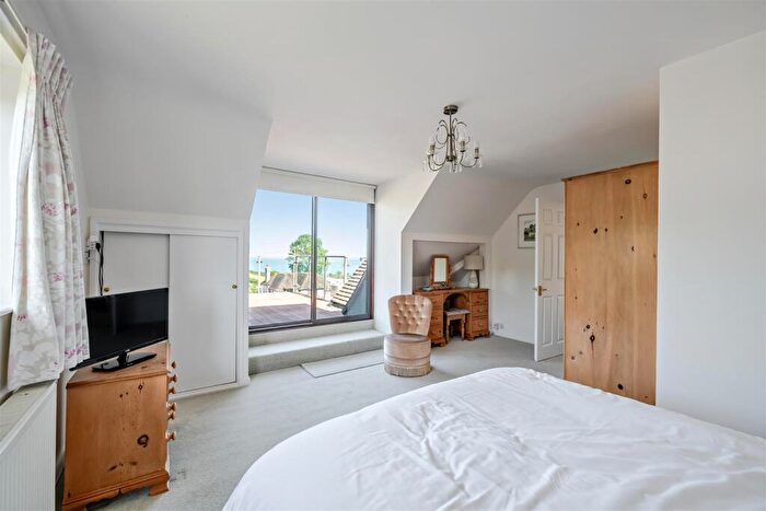 4 Bedroom House For Sale In Bay Crescent, Swanage, BH19 - Photo 3