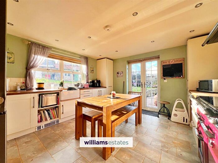 4 Bedroom Detached House For Sale In Ochr Y Bryn, Henllan, LL16