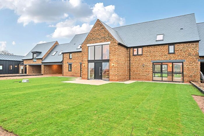 5 Bedroom Detached House For Sale In Alkerton Barn Cottages, Oxfordshire, OX15