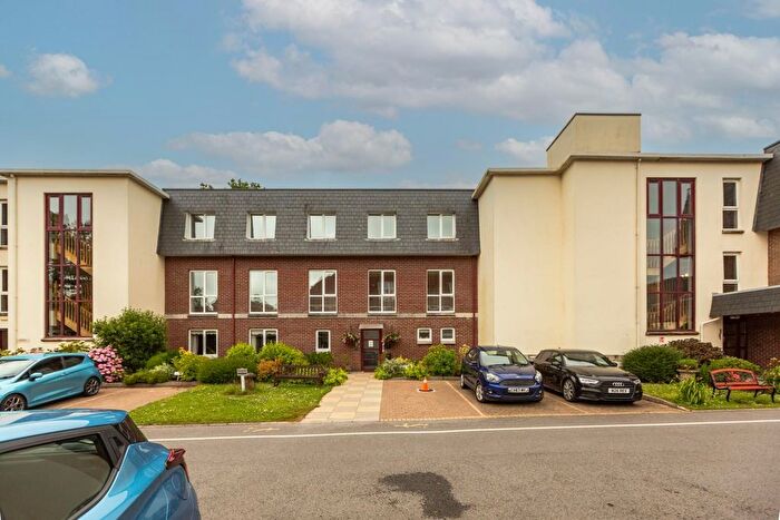 2 Bedroom Flat For Sale In Willow Court, Clyne Common, Swansea, SA3