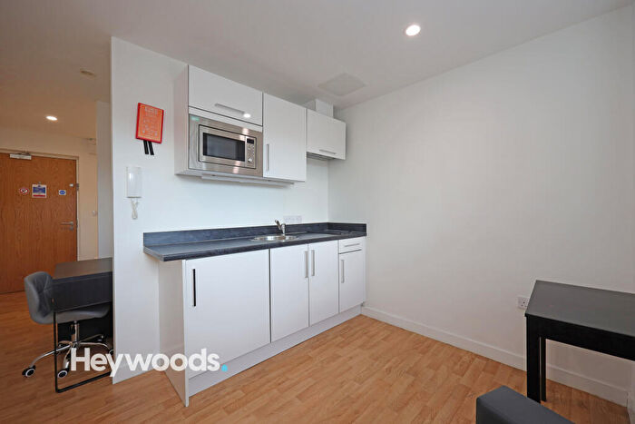 1 Bedroom Flat For Sale In Flat, Keele House, The Midway, Newcastle-under-Lyme, Staffordshire, ST5