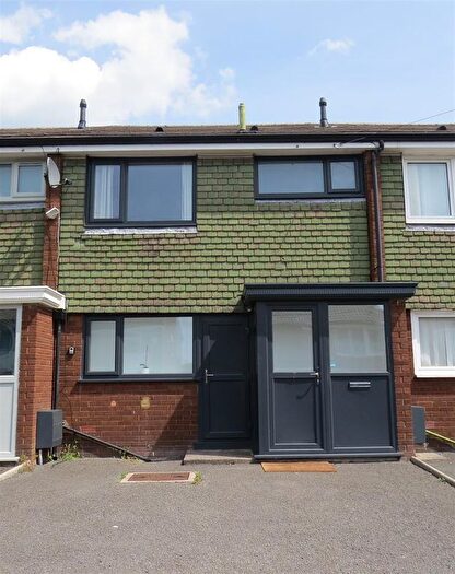 3 Bedroom Town House To Rent In Ladysmith Road, Ashton-U-Lyne, OL6