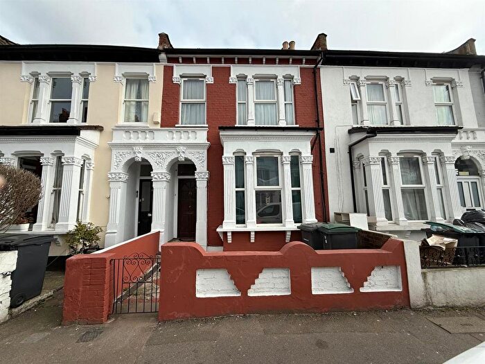 Studio To Rent In Wightman Road, London, N8