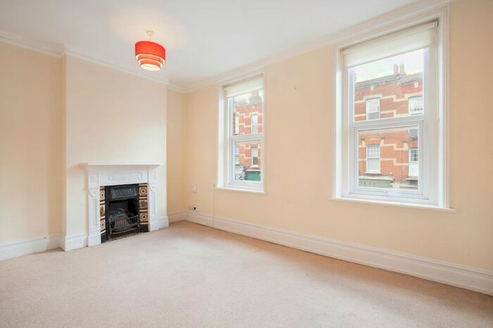 3 Bedroom Maisonette To Rent In Leopold Road, Wimbledon SW19