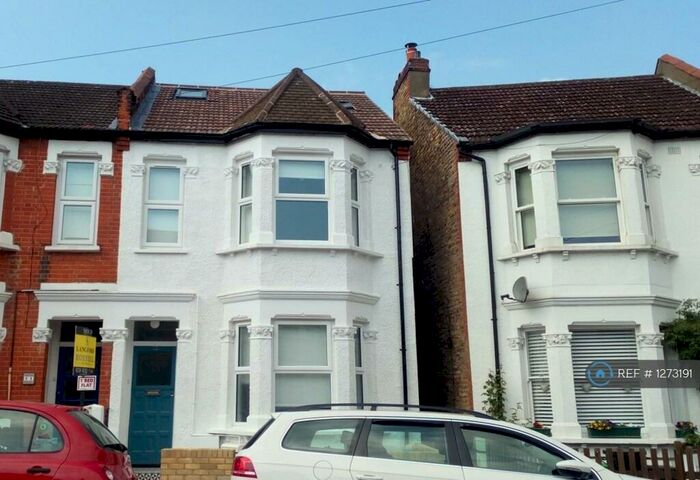 2 Bedroom Flat To Rent In Morgan Road, Bromley, BR1