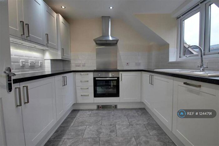 2 Bedroom Flat To Rent In Sandy Way, Birmingham, B15