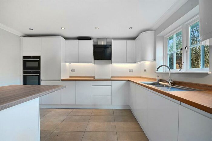 5 Bedroom Link Detached House To Rent In Armourers Close, Bishop's Stortford, Hertfordshire, CM23