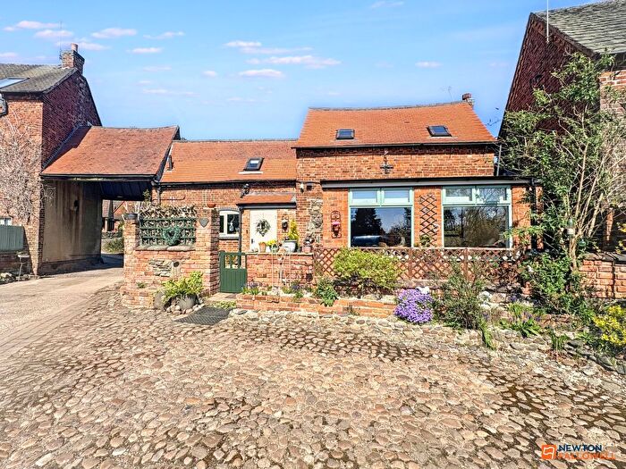3 Bedroom Barn Conversion For Sale In Dennis Street, Hugglescote, LE67