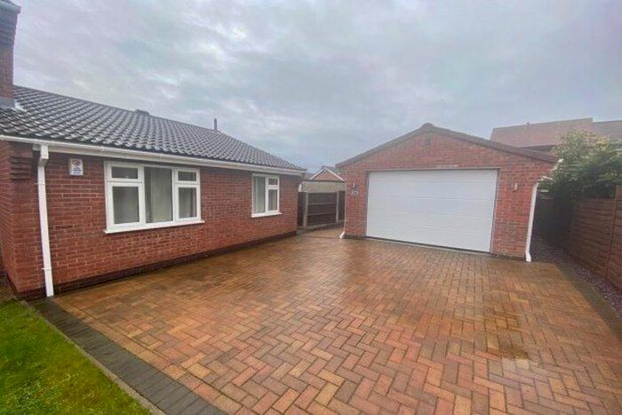 2 Bedroom Bungalow To Rent In Denholme Road, Nottingham, NG8