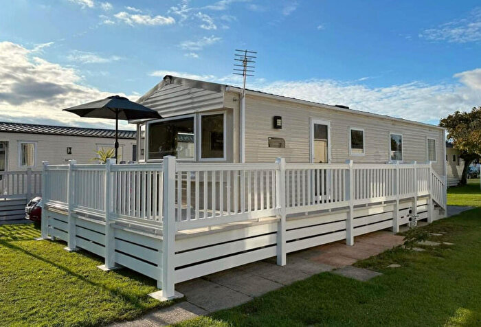 3 Bedroom Park Home For Sale In Shorefield Country Park, Milford On Sea, SO41