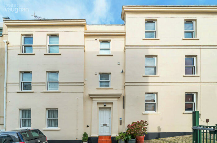 3 Bedroom Terraced House To Rent In Western Street, Brighton, East Sussex, BN1