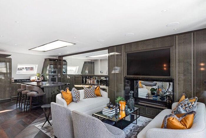 3 Bedroom Flat To Rent In Prince Of Wales Terrace, Kensington, W8