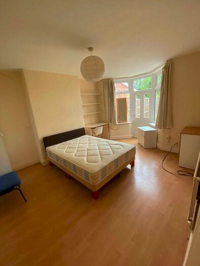 3 Bedroom Semi-Detached House To Rent In Heyscroft Road, Withington, M20