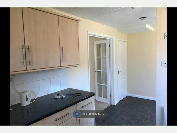 3 Bedroom Semi-Detached House To Rent In Broad Oak Way, Cheltenham, GL51