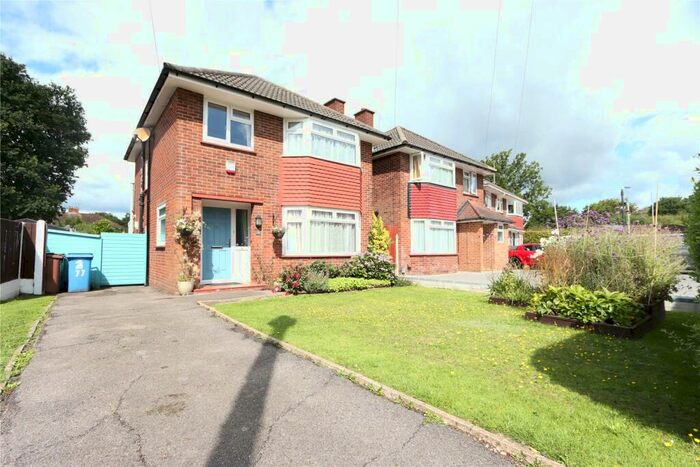 3 Bedroom Detached House To Rent In Blunden Road, Farnborough, Hampshire, GU14