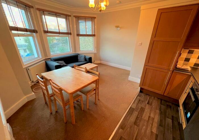1 Bedroom Flat To Rent In Lichfield Grove, Finchley, N3
