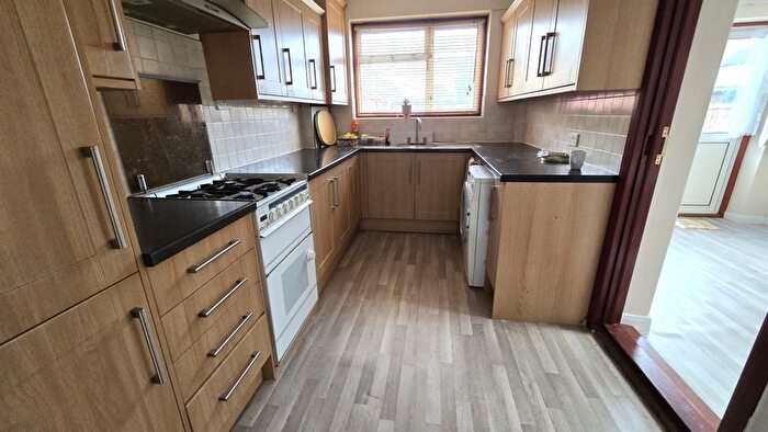 5 Bedroom Terraced House To Rent In Mafeking Avenue, IG2