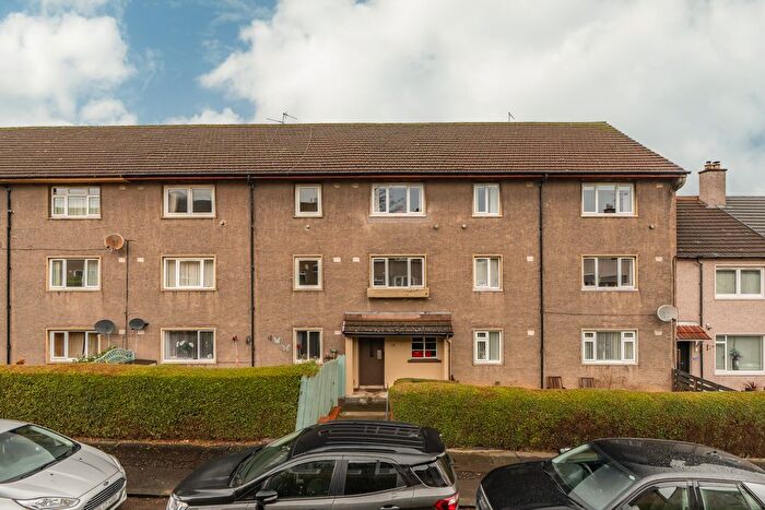 3 Bedroom Flat For Sale In / Redhall Place, Edinburgh, EH14