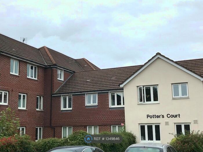 1 Bedroom Flat To Rent In Darkes Lane, Potters Bar, EN6