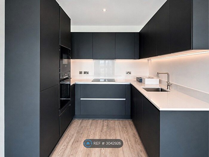 1 Bedroom Flat To Rent In Appledore Court Lampton Park, Hounslow, TW3