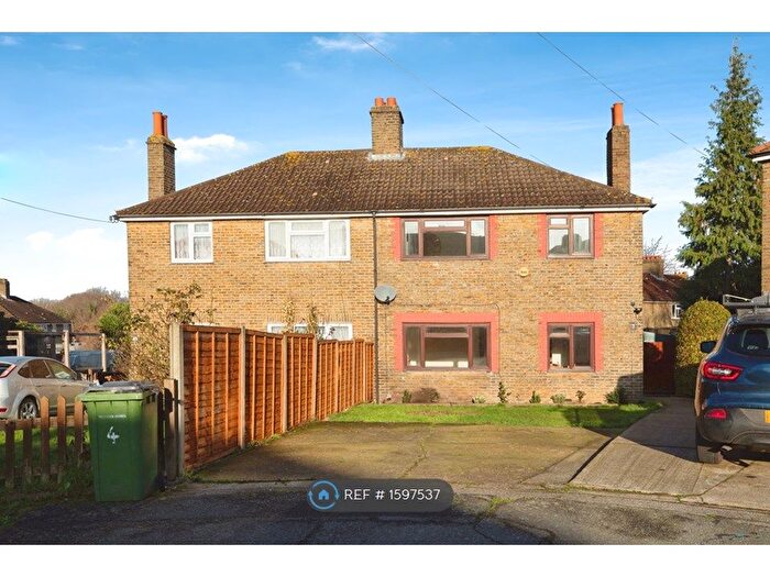 3 Bedroom Semi-Detached House To Rent In Milne Gardens, London, SE9