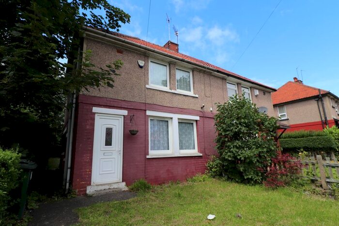 3 Bedroom Semi-Detached House To Rent In Rhodesway, Bradford, BD8