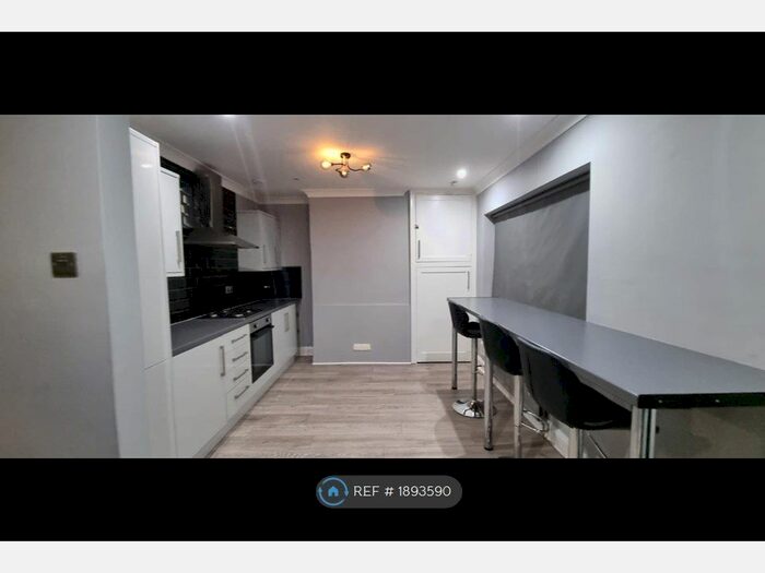 3 Bedroom Semi-Detached House To Rent In Woodland Road, Maple Cross, Rickmansworth, WD3