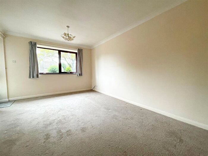 2 Bedroom Flat For Sale In Victoria Avenue, Shanklin, PO37