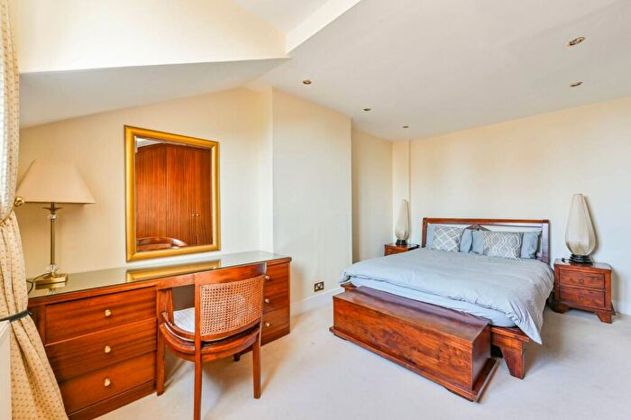 2 Bedroom Flat To Rent In Hamilton Terrace, St John's Wood, London, NW8