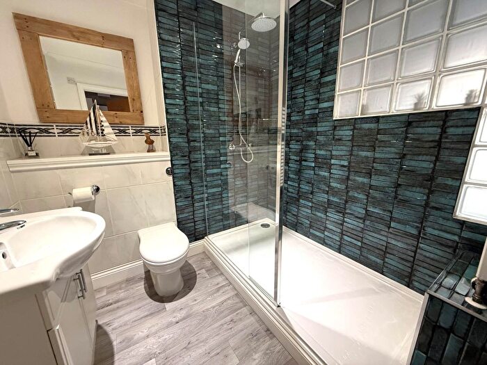 1 Bedroom Flat For Sale In Shelly Road, Exmouth, EX8