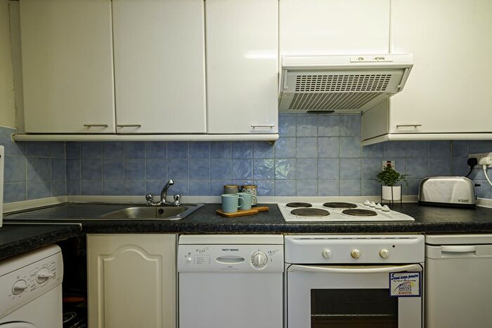 1 Bedroom Terraced House To Rent In Hyde Park Road, Leeds, LS6