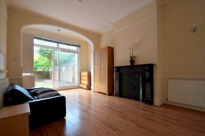 4 Bedroom Flat To Rent In Hartfield Road, Wimbledon, SW19