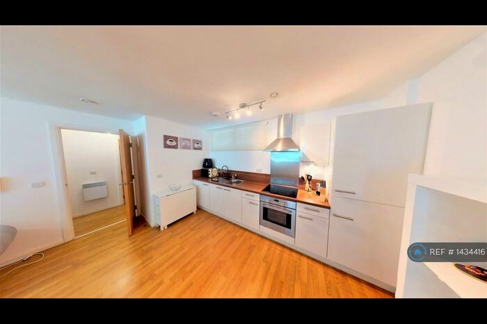 1 Bedroom Flat To Rent In Mann Island, Liverpool, L3