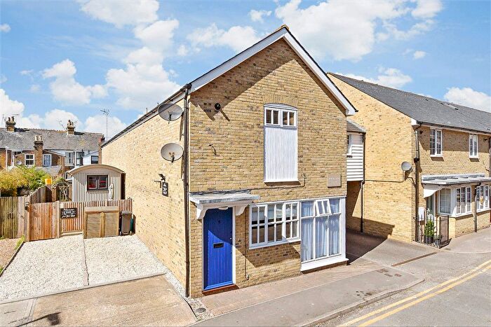 2 Bedroom Flat For Sale In Essex Street, Whitstable, Kent, CT5