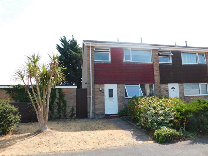3 Bedroom End Of Terrace House For Sale In Haworth Close, Christchurch, BH23