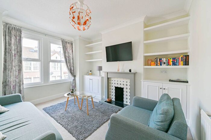 4 Bedroom Maisonette To Rent In Fairlight Road, Tooting, London, SW17