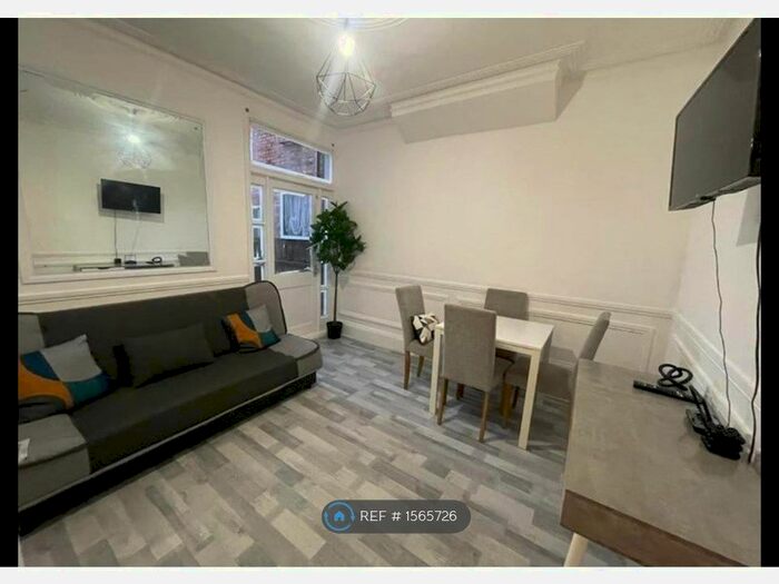 2 Bedroom Flat To Rent In A Chester Road, London, N17