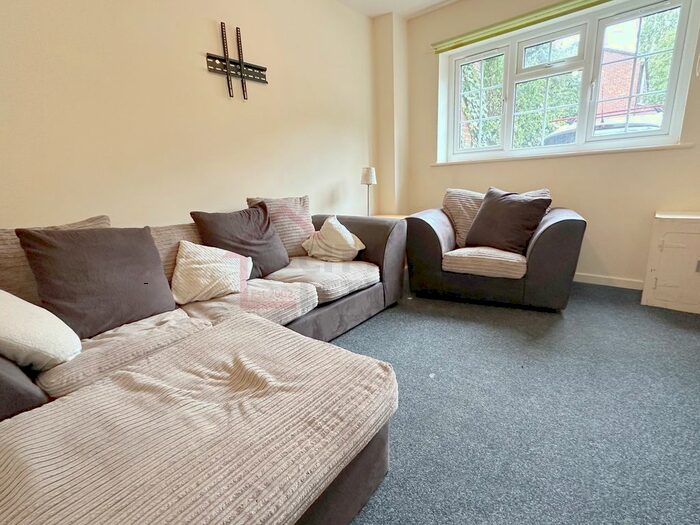 5 Bedroom Town House To Rent In Bluecoat Close, Nottingham, NG1