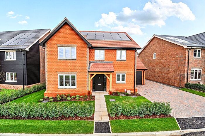 4 Bedroom Detached House For Sale In Hackney Way, Mortimer Common, Reading, Berkshire, RG7