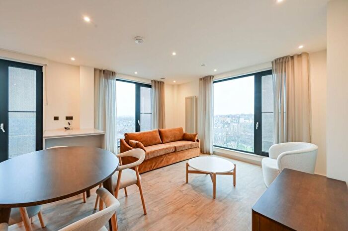2 Bedroom Flat To Rent In Selbourne Road, Walthamstow, E17