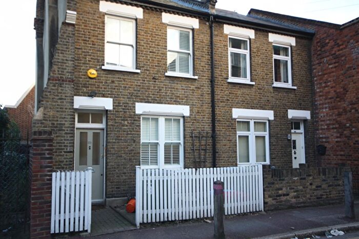 3 Bedroom Semi-Detached House To Rent In Hoskins Street, London, SE10
