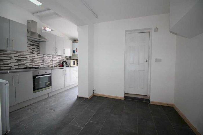 4 Bedroom Terraced House To Rent In Cornwallis Avenue, London, N9