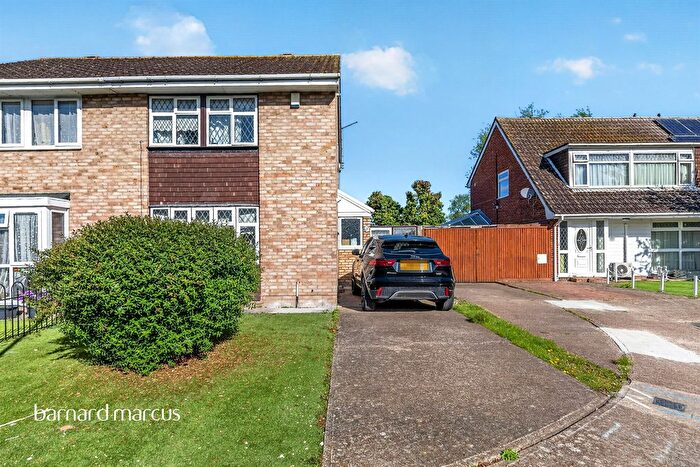 4 Bedroom End Terrace House For Sale In Hoylake Gardens, Mitcham, CR4