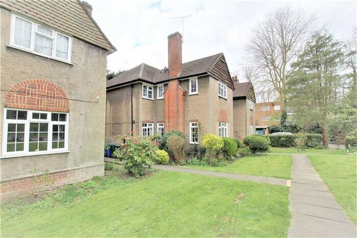 2 Bedroom Flat To Rent In Lindeth Close, Stanmore HA7