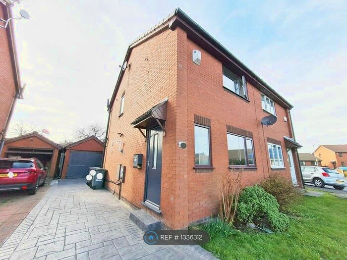 2 Bedroom Semi-Detached House To Rent In South Hill Gardens, Leeds, LS10