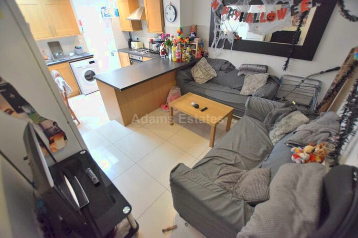 4 Bedroom Terraced House To Rent In Foxhill Road, Reading, RG1