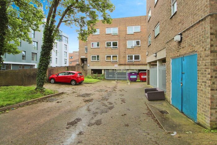 1 Bedroom Flat To Rent In Dumfries Street, Luton, LU1