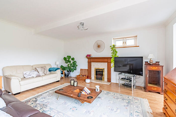 2 Bedroom Bungalow For Sale In Marshalls Way, Wheathampstead, St. Albans, Hertfordshire, AL4