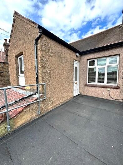 2 Bedroom Property To Rent In Lampits Hill, Corringham, Essex, SS17