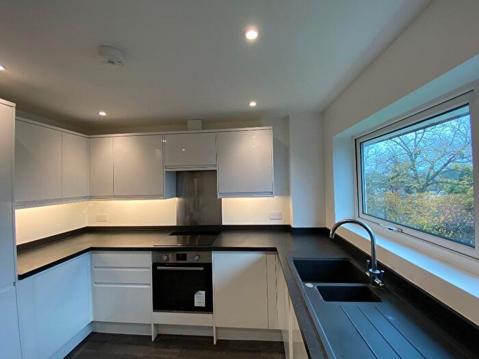 2 Bedroom Flat To Rent In The Avenue, Worcester Park, KT4